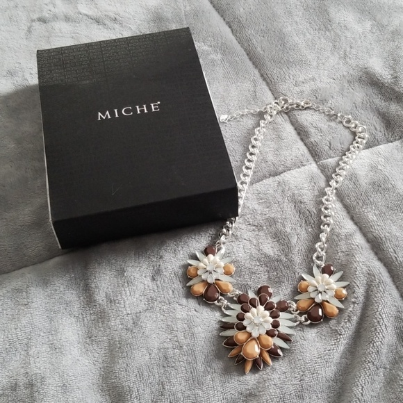 Miche Jewelry - Miche orchid necklace Miche Jewelry - Miche orchid necklace